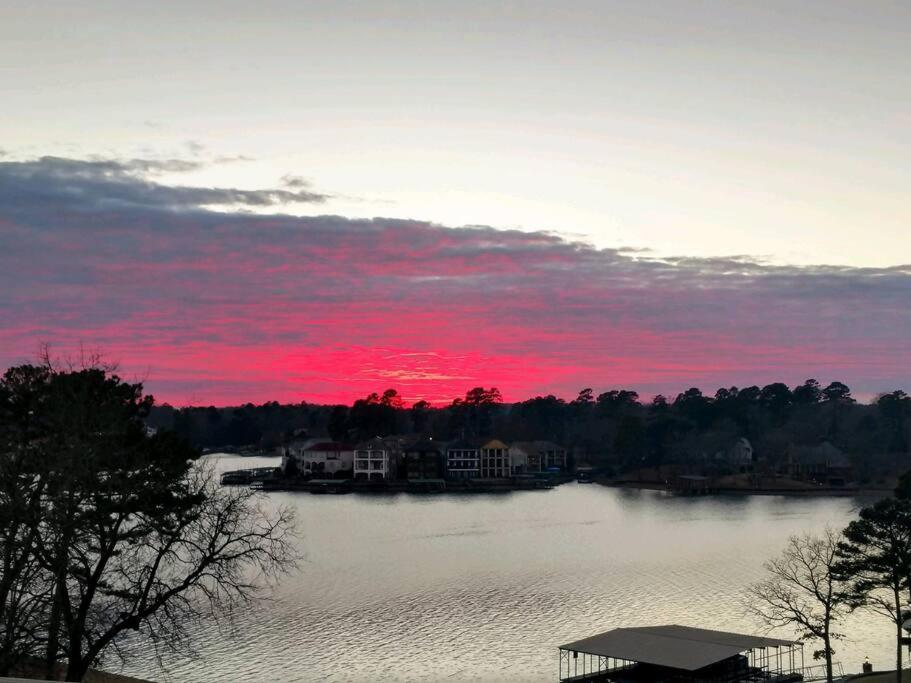 Perfect Couples Retreat - Close To All Amenities Hot Springs Bagian luar foto
