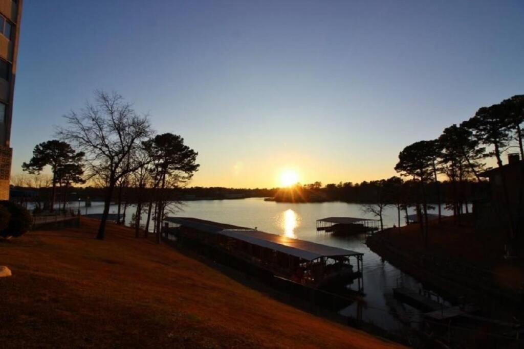 Perfect Couples Retreat - Close To All Amenities Hot Springs Bagian luar foto
