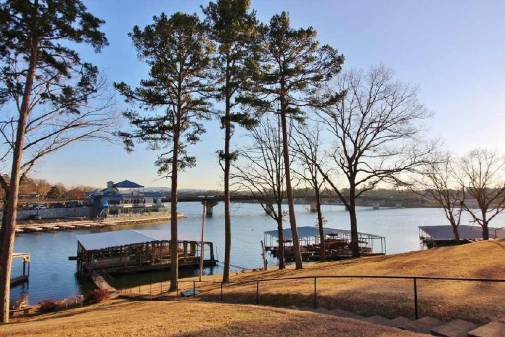 Perfect Couples Retreat - Close To All Amenities Hot Springs Bagian luar foto